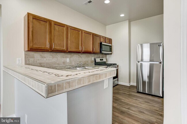 Foto del edificio - 300 S Conkling St