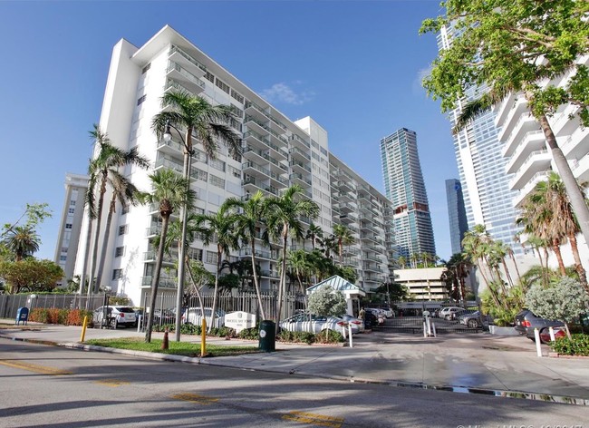 Foto del edificio - 1408 Brickell Bay Dr