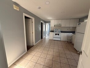 Building Photo - 18 Meadow St