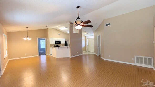 Foto del edificio - 7448 Chimney Pines Dr