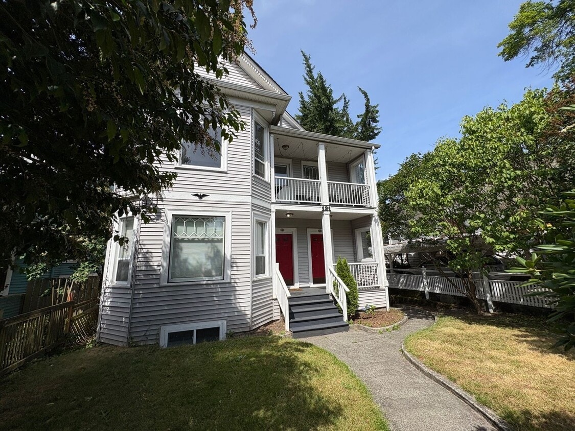 Photo - 121 13th Ave E