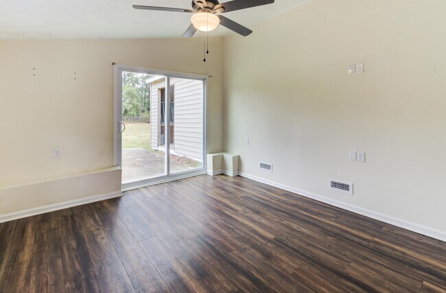 Building Photo - 104 Lanza Pl
