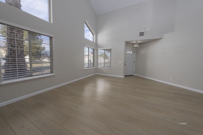 Building Photo - Please Contact Vaughn Realty to set up an ...