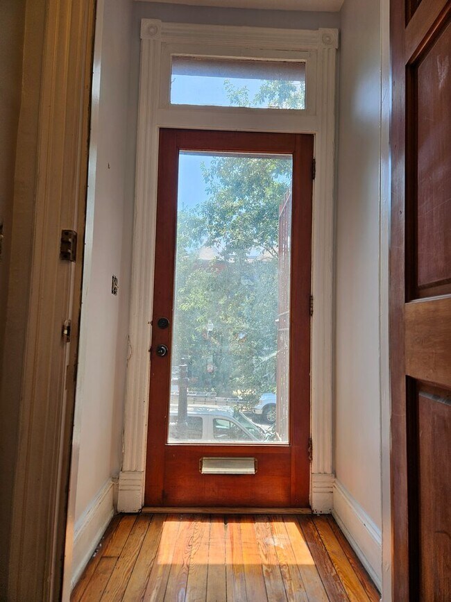 Foto del edificio - Charming 3BR Rowhome in Bloomingdale