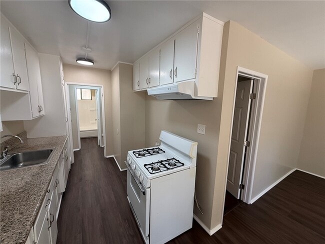 Building Photo - 414 N San Gabriel Ave