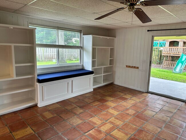Foto del edificio - 825 Buttonwood Rd