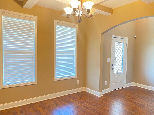 Building Photo - Beautiful Home! 4 Bed 2.5 Bath! Rossview S...