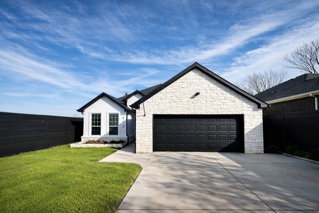 Photo - 112 S Army Ave House