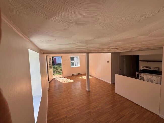 Living Room Entry - 1316 Hampton St