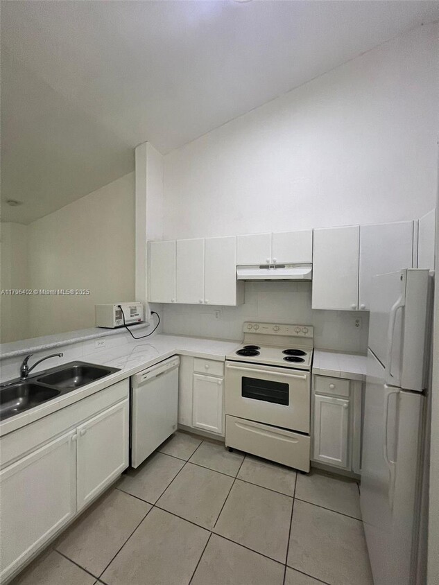 Foto principal - 1661 SE 28th St