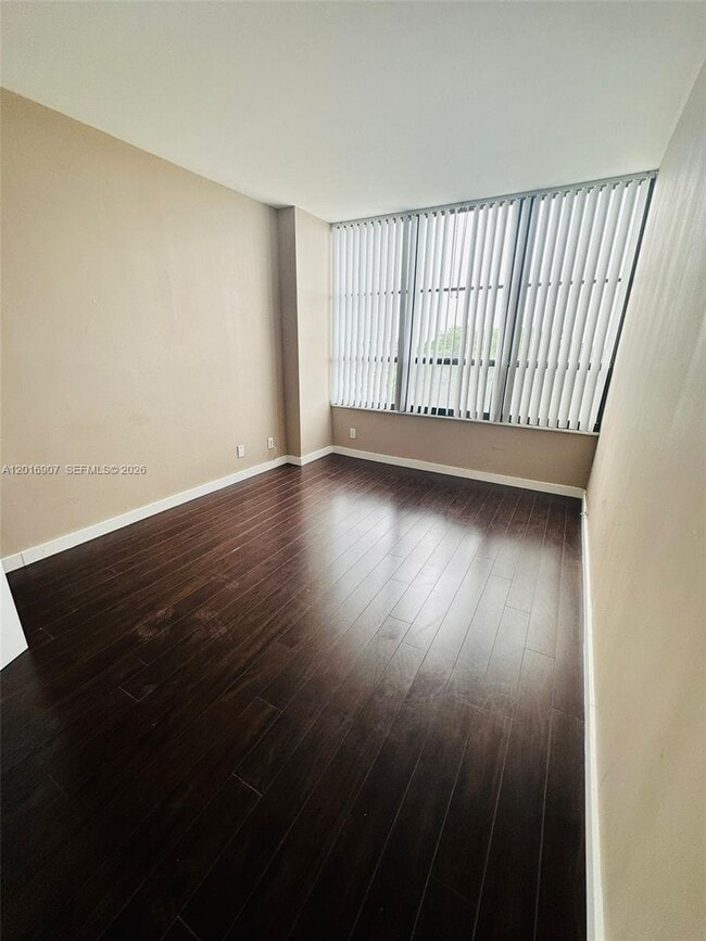Foto del edificio - 600 Three Islands Boulevard