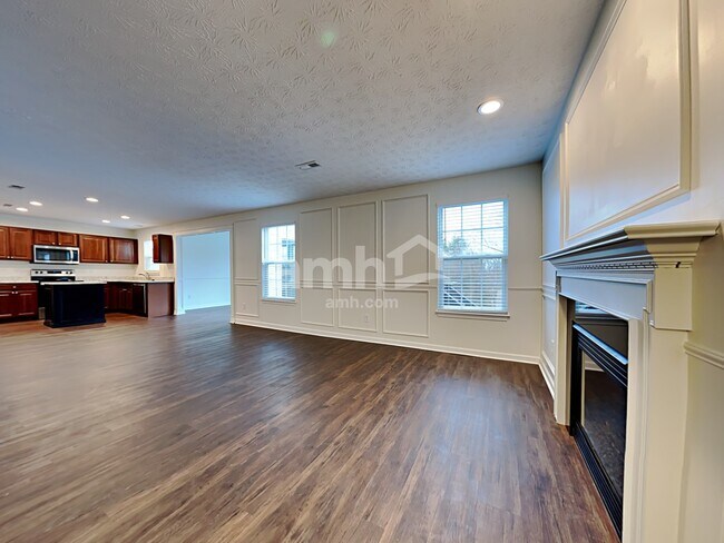 Building Photo - 156 Haverstraw Pl