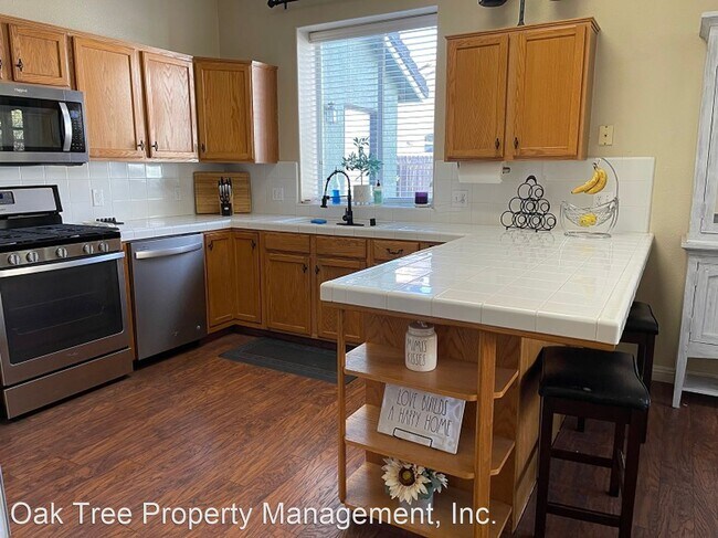 Building Photo - 4 br, 2 bath House - 548 E. Aspen Court