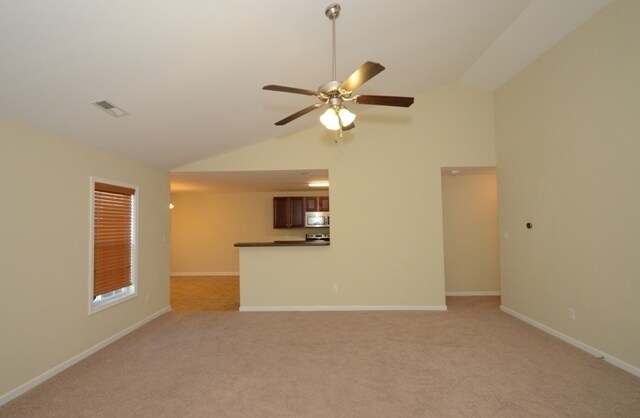 Foto del edificio - COMING SOON- Beautiful Well- Maintained ho...