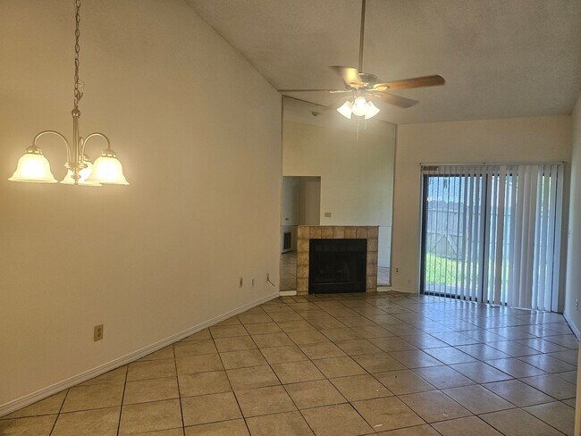 Foto del edificio - $995.00 - 2/2 - Newly Upgraded