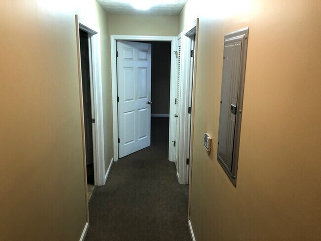 Building Photo - 2BD/2BA Apartment