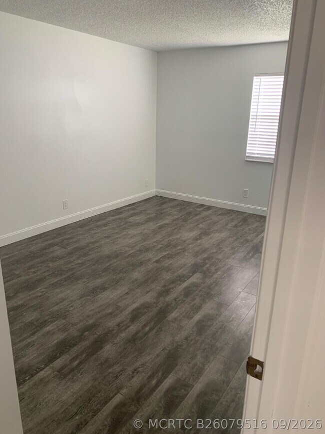 Building Photo - 4467 Oak Terrace Dr