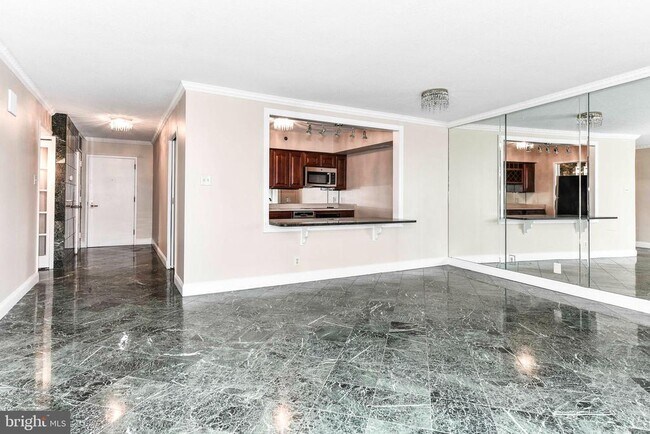 Building Photo - 1200 Crystal Dr