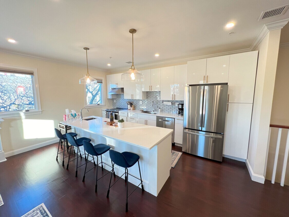 Foto principal - 775 E Broadway