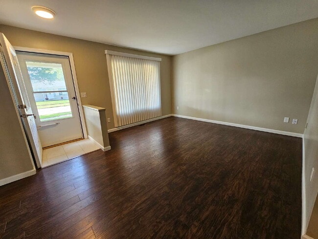 Building Photo - Clean 3-Bedroom Tri-Level, 1.5 Bath with Updated Kitchen, Great Room, Fireplace & Private Backyar...