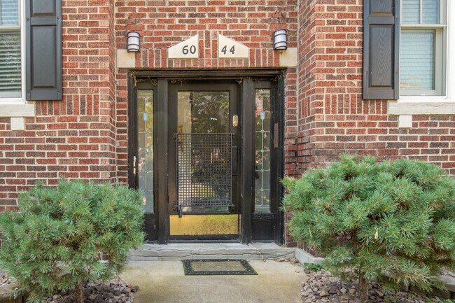Building Photo - 6044 Washington Blvd