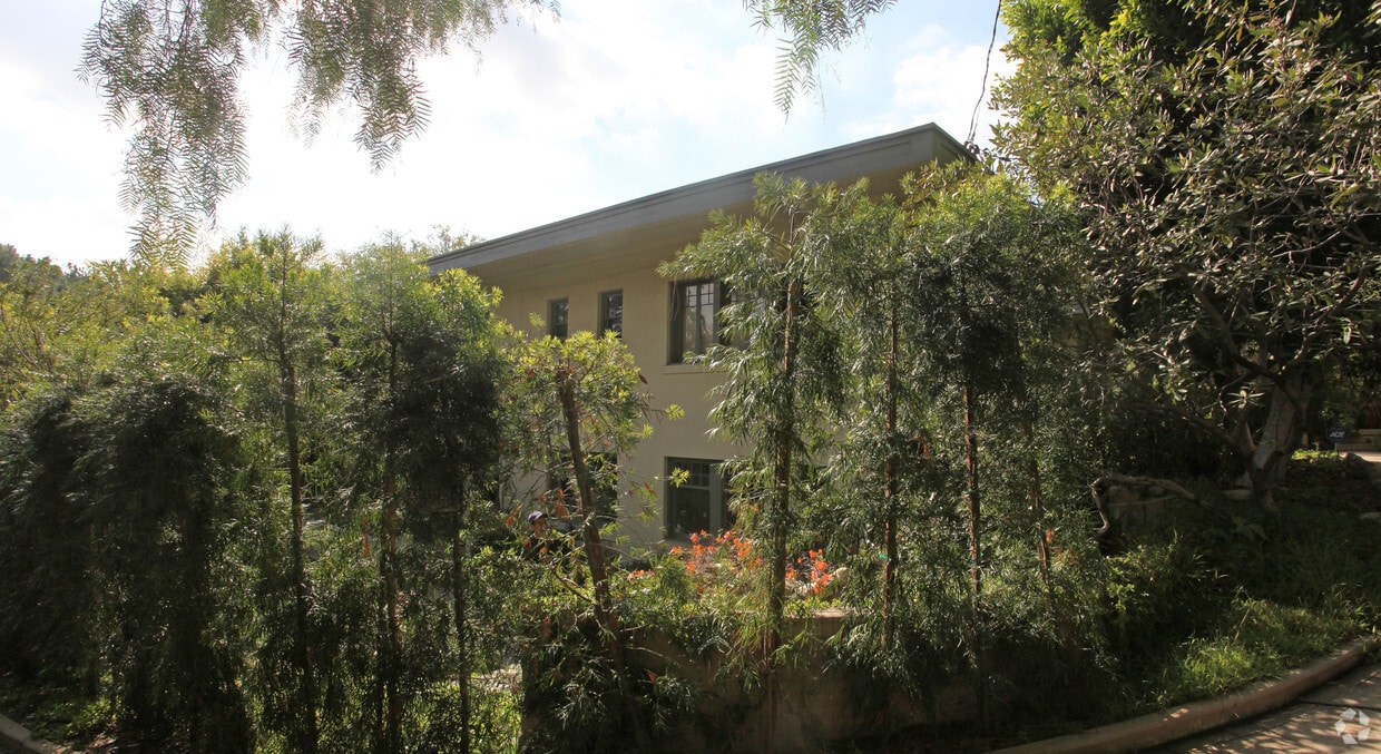 Building Photo - 4201 Glenalbyn Dr