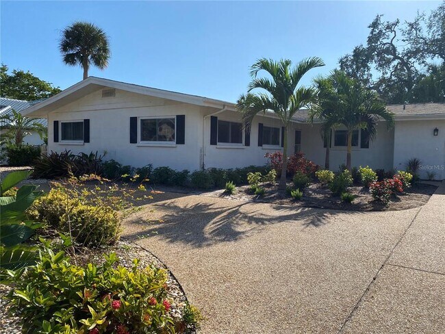 Building Photo - 814 Paradise Way