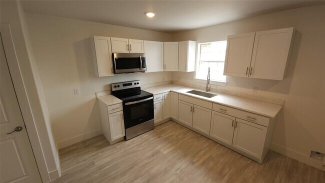 Foto del edificio - 7205 Tremper St