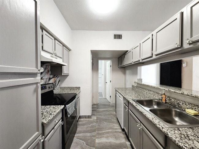 Building Photo - 14550 Fonmeadow Dr