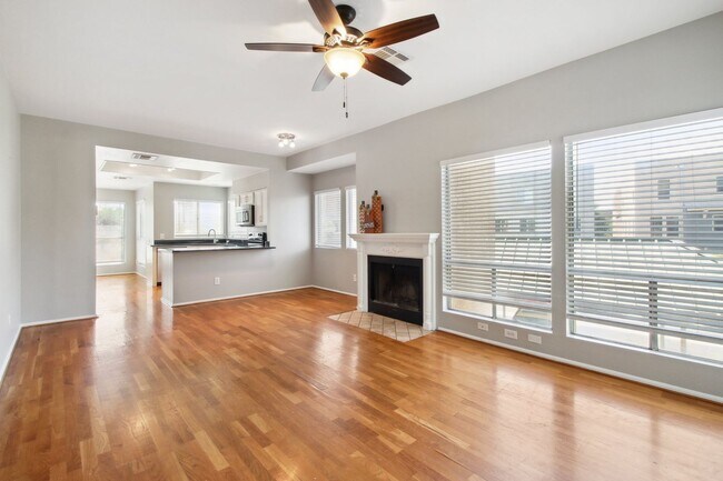 Foto del edificio - 2 Bedroom Condo in Phoenix - Price Drop - ...