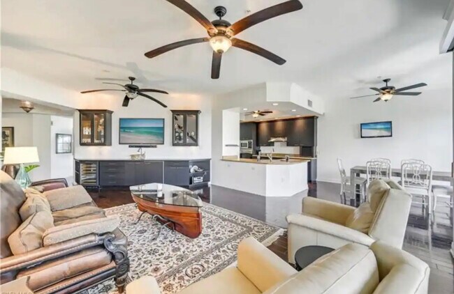 Great room - 705 10th St S