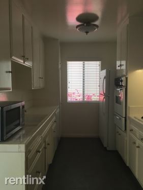 Foto del edificio - 739 N Sweetzer Ave