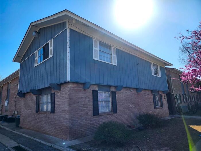 Foto principal - 2 Bedroom 1 Bath Apt at the Monterey Squar...