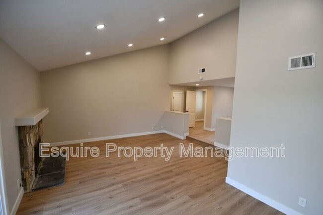 Building Photo - 3621 Miramar Way