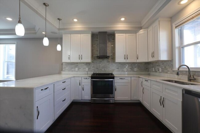 Building Photo - 1108 Orren St NE