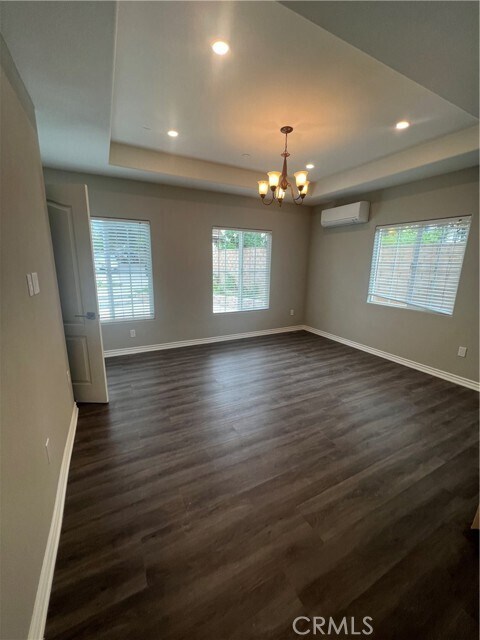 Building Photo - 506 E Olive Ave