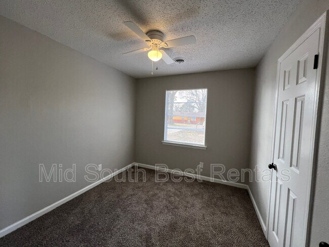 Foto del edificio - 5082 Stacey Rd