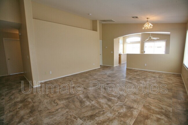 Foto del edificio - 6421 W Magnolia St