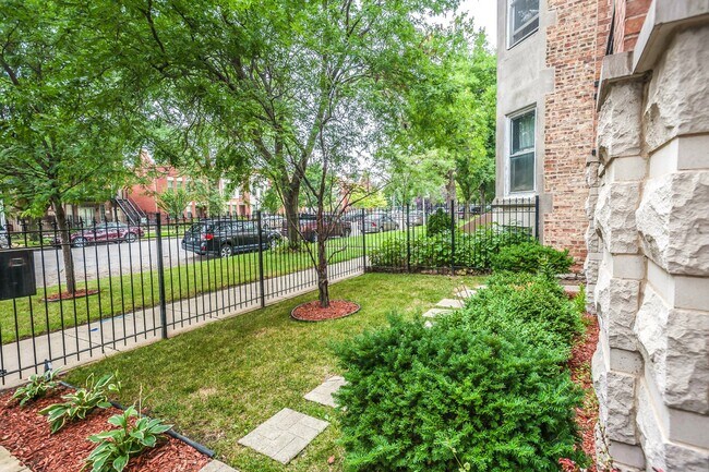 Foto del edificio - 4247 S Prairie Ave