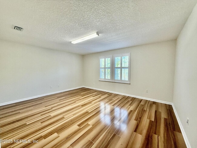Building Photo - 488 Pine Eagle Dr