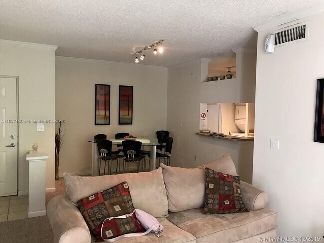 Foto del edificio - 17150 N Bay Rd