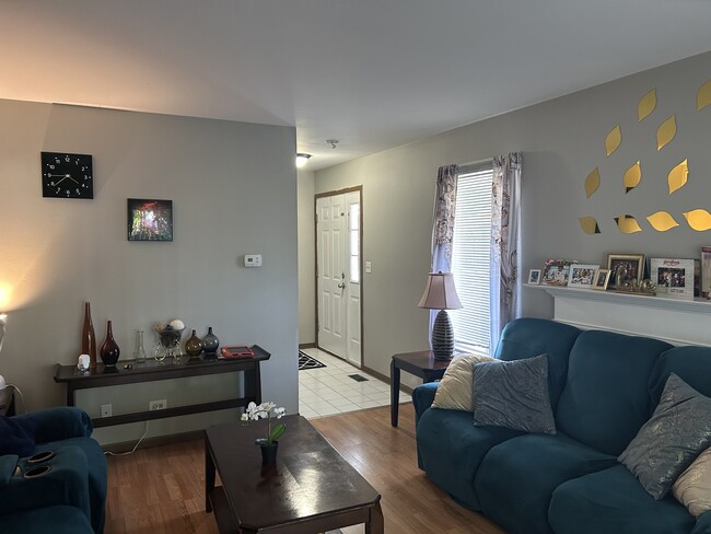Building Photo - 270 Sandhurst Ln
