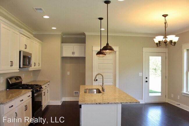 Building Photo - 3 br, 2 bath House - 1402 Woodridge Place