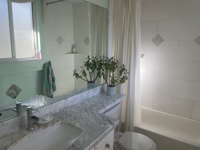 Foto del edificio - 1600 Pinebrook Blvd