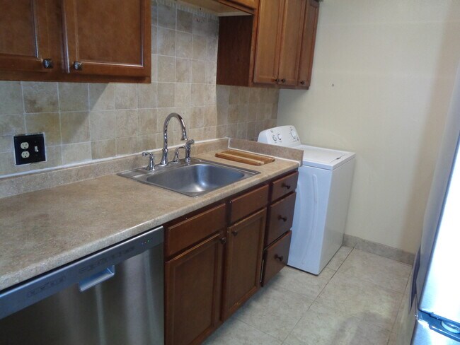 Foto del edificio - 755 Jennifer Jean Dr