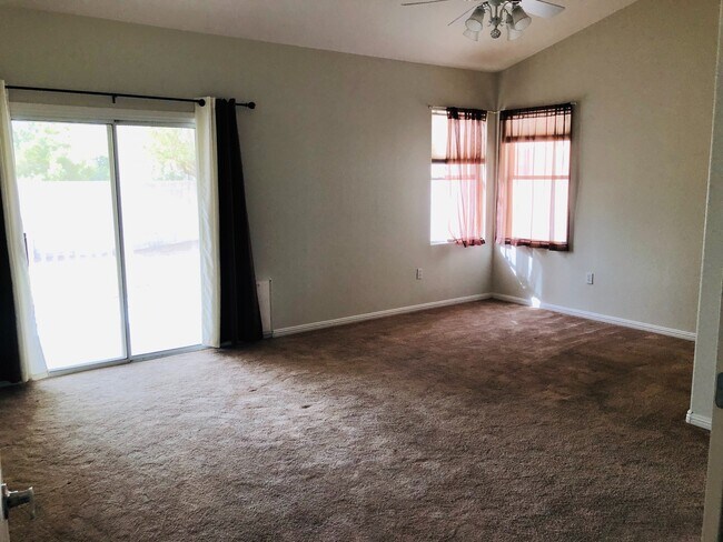 Foto del edificio - *WONDERFUL SINGLE STORY HOME IN GREEN VALLEY RANCH GATED COMMUNITY!!**