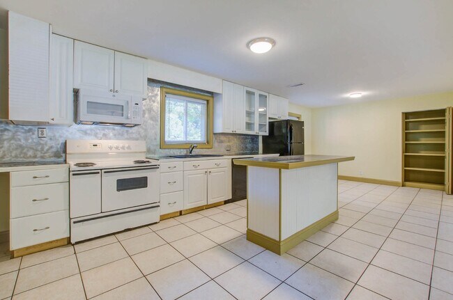 Building Photo - 634 Constant Drive, Charleston, SC 29412 -...