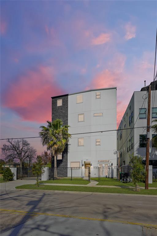 Building Photo - 1613 Wheeler Ave