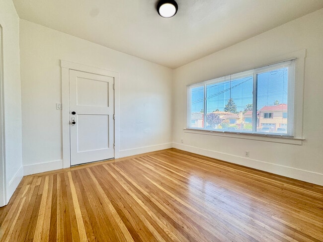 Building Photo - 835 40th St