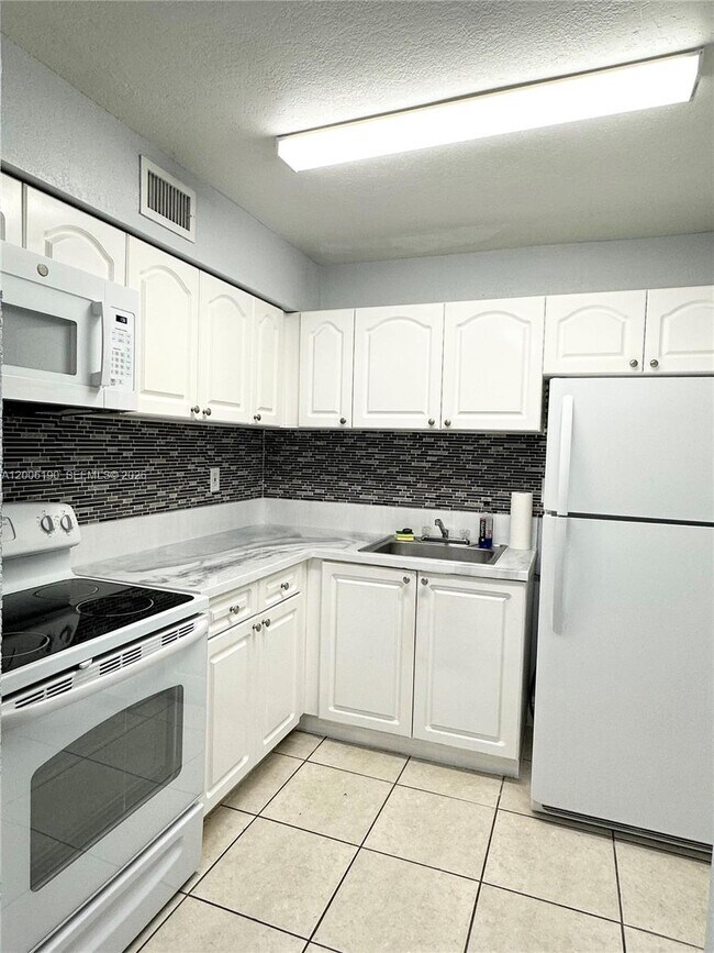 Building Photo - 9405 SW 76th St
